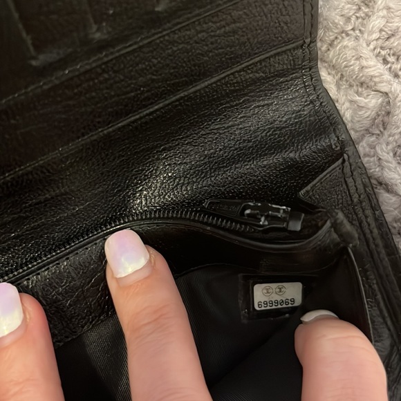 Authentic Chanel leather wallet - Picture 7 of 7
